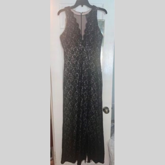 Dresses & Skirts - Black Lace Dress